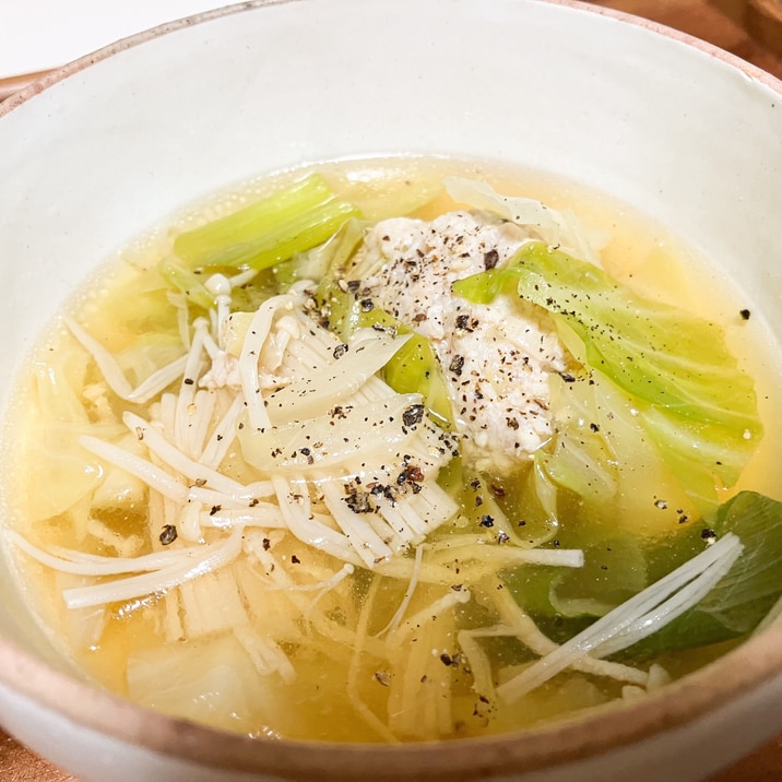 素材の旨みがギュッとつまった鶏団子スープ